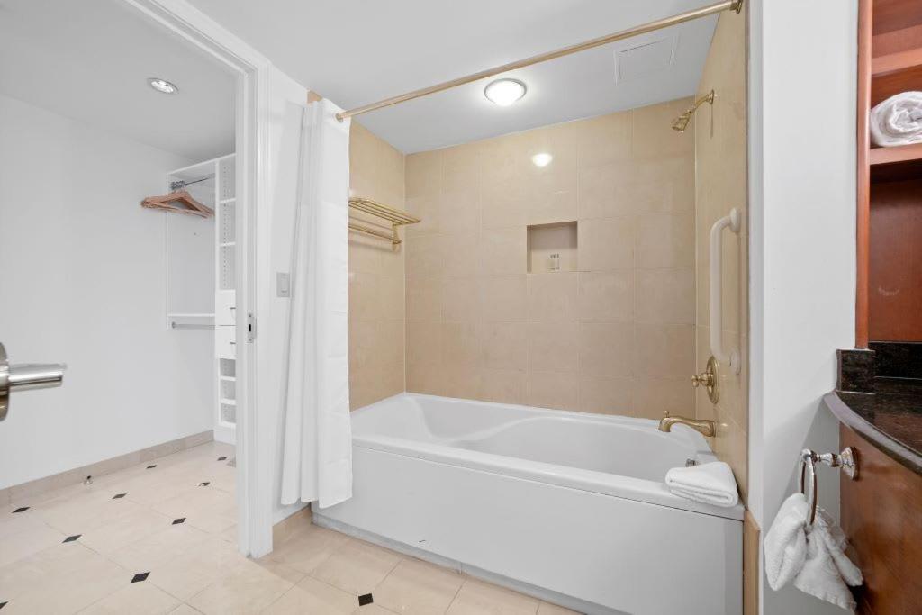 2Br Condo On The Boardwalk With 3 Baths Cozysuites Атлантик Сити Экстерьер фото